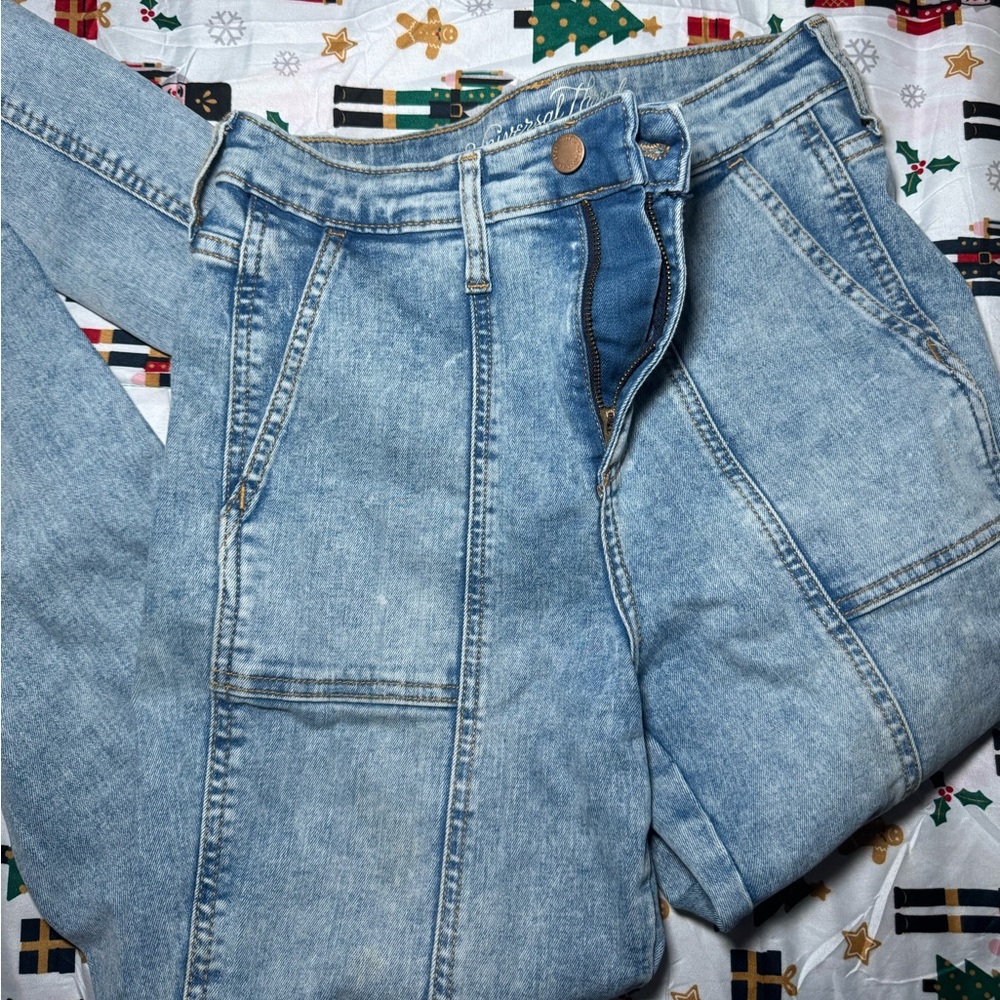Jeans sized 28